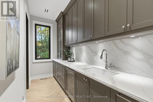 1380 Birchwood Heights Drive, Mississauga, ON - Indoor Photo Showing Kitchen