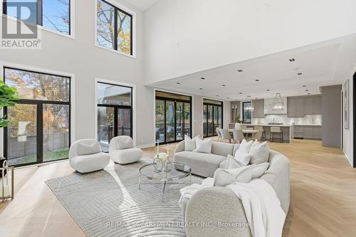 1380 Birchwood Heights Drive, Mississauga, ON - Indoor Photo Showing Living Room