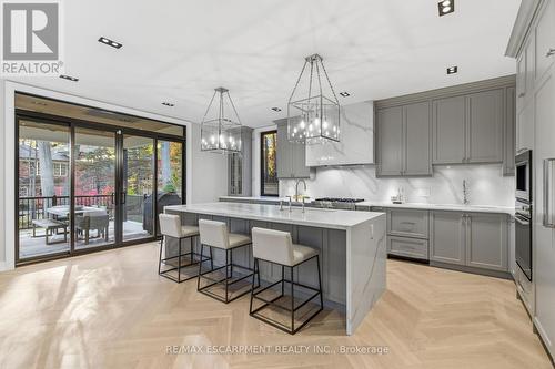 1380 Birchwood Heights Drive, Mississauga, ON - Indoor Photo Showing Kitchen With Upgraded Kitchen