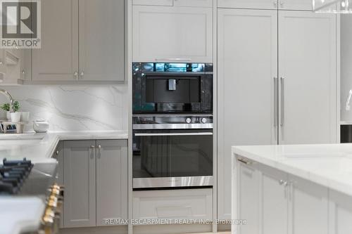 1380 Birchwood Heights Drive, Mississauga, ON - Indoor Photo Showing Kitchen