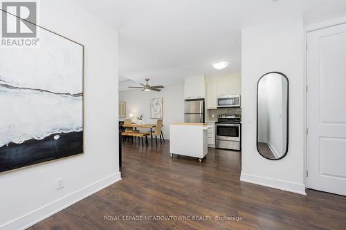 505 - 150 Main Street W, Hamilton, ON - Indoor Photo Showing Kitchen