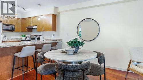 409 827 Fairfield Rd, Victoria, BC - Indoor Photo Showing Dining Room
