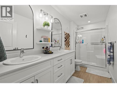 472 Sugars Avenue, Kelowna, BC - Indoor Photo Showing Bathroom