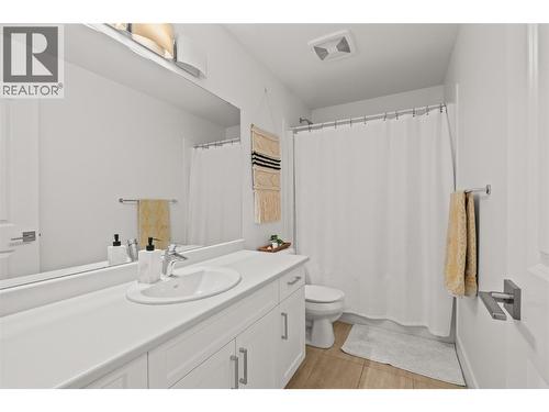 472 Sugars Avenue, Kelowna, BC - Indoor Photo Showing Bathroom