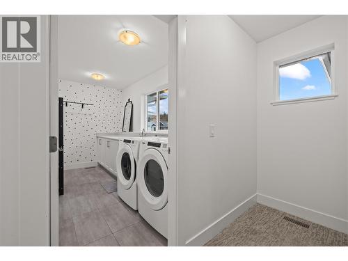 472 Sugars Avenue, Kelowna, BC - Indoor Photo Showing Laundry Room