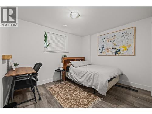 472 Sugars Avenue, Kelowna, BC - Indoor Photo Showing Bedroom