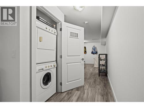 472 Sugars Avenue, Kelowna, BC - Indoor Photo Showing Laundry Room