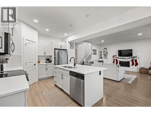 472 Sugars Avenue, Kelowna, BC - Indoor Photo Showing Kitchen With Stainless Steel Kitchen With Double Sink