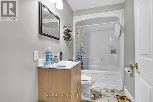 5127 10Th Side Road, Essa, ON - Indoor Photo Showing Bathroom