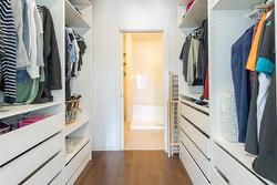 Walk-in closet - 