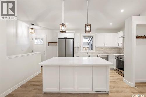 78 Sunset Drive, Regina, SK - Indoor Photo Showing Kitchen With Upgraded Kitchen