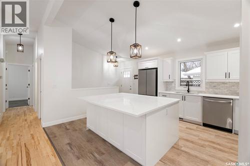 78 Sunset Drive, Regina, SK - Indoor Photo Showing Kitchen With Upgraded Kitchen