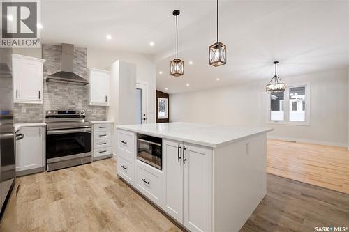 78 Sunset Drive, Regina, SK - Indoor Photo Showing Kitchen With Upgraded Kitchen