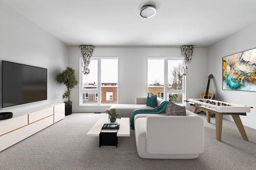 Salle familiale - 186 Av. Mason, Pointe-Claire, QC 