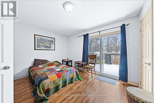 102 Henry Street, Barrie, ON - Indoor Photo Showing Bedroom