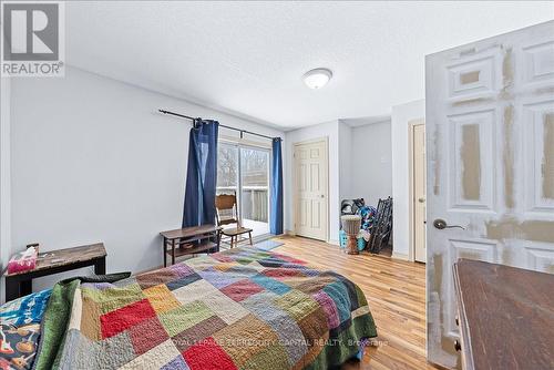 102 Henry Street, Barrie, ON - Indoor Photo Showing Bedroom