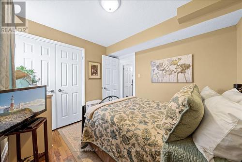 102 Henry Street, Barrie, ON - Indoor Photo Showing Bedroom