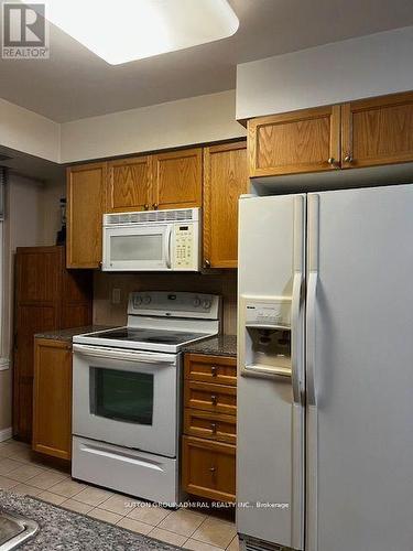 512 - 5940 Yonge Street, Toronto, ON - Indoor Photo Showing Kitchen