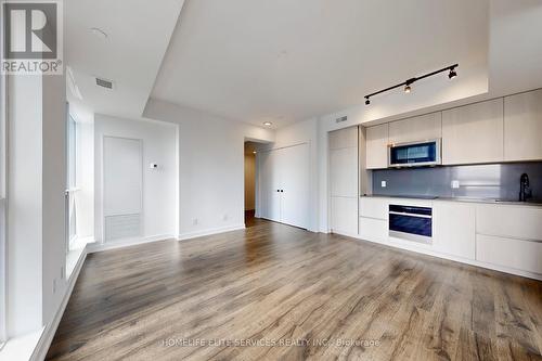 702 - 327 King Street W, Toronto, ON - Indoor Photo Showing Kitchen
