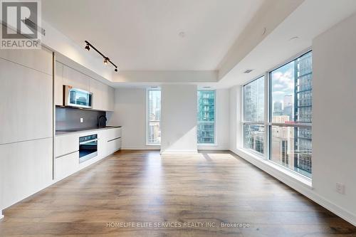 702 - 327 King Street W, Toronto, ON - Indoor