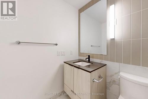 702 - 327 King Street W, Toronto, ON - Indoor Photo Showing Bathroom