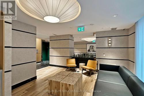 702 - 327 King Street W, Toronto, ON - Indoor Photo Showing Garage