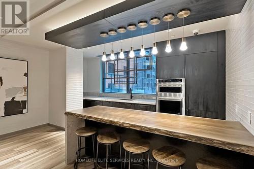 702 - 327 King Street W, Toronto, ON - Indoor