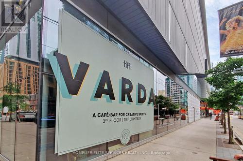 702 - 327 King Street W, Toronto, ON - Outdoor