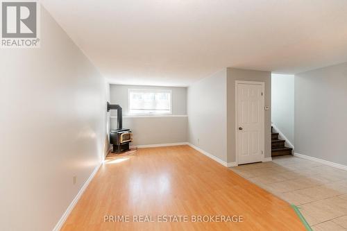 2 - 219 Emerson Avenue, London South (South H), ON - Indoor Photo Showing Other Room