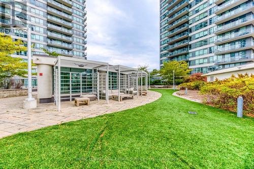 802 - 2240 Lake Shore Boulevard W, Toronto, ON - Outdoor