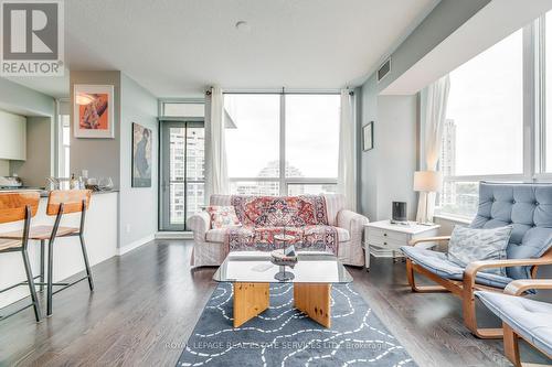 802 - 2240 Lake Shore Boulevard W, Toronto, ON - Indoor Photo Showing Living Room