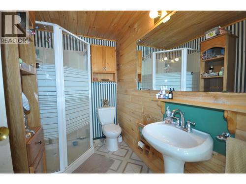 2650 Rose Drive, 150 Mile House, BC - Indoor Photo Showing Bathroom