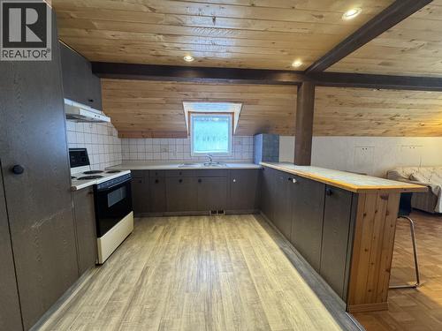 2650 Rose Drive, 150 Mile House, BC - Indoor Photo Showing Kitchen