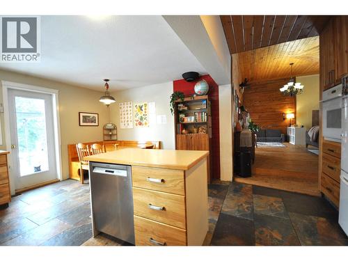 2650 Rose Drive, 150 Mile House, BC - Indoor Photo Showing Kitchen