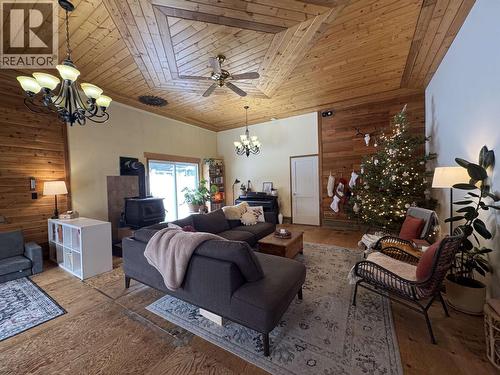 2650 Rose Drive, 150 Mile House, BC - Indoor Photo Showing Living Room