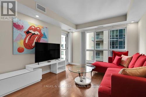 1507 - 195 Besserer Street, Ottawa, ON - Indoor Photo Showing Living Room