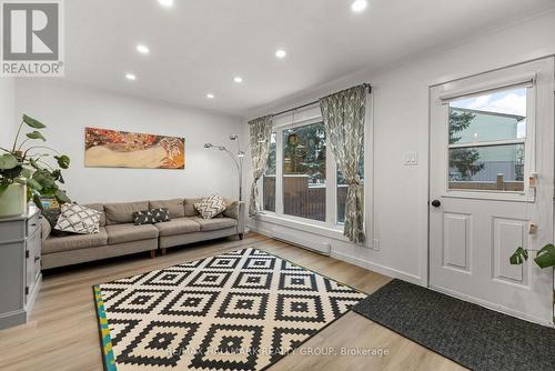 1314 Cedarcroft Crescent, Ottawa, ON - Indoor Photo Showing Living Room