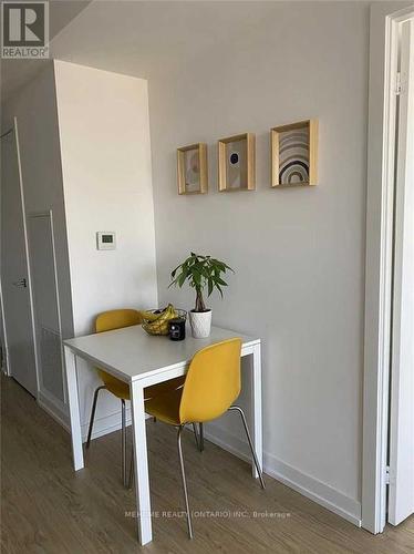 4005 - 85 Wood Street, Toronto, ON - Indoor