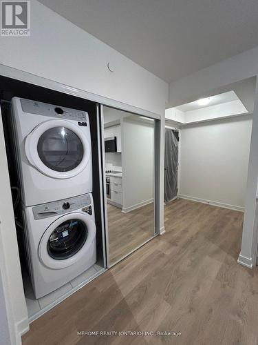 3302 - 2033 Kennedy Road, Toronto, ON - Indoor Photo Showing Laundry Room