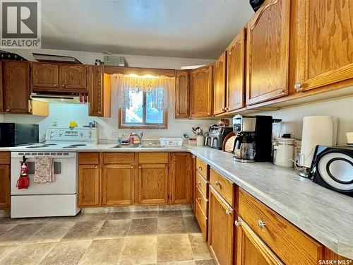 152 Sixth Avenue N, Yorkton, SK - Indoor Photo Showing Kitchen With Double Sink