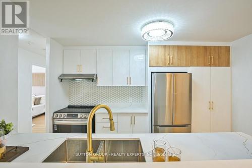 713 - 35 Trailwood Drive, Mississauga, ON - Indoor Photo Showing Kitchen