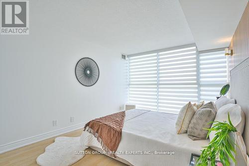 713 - 35 Trailwood Drive, Mississauga, ON - Indoor Photo Showing Bedroom