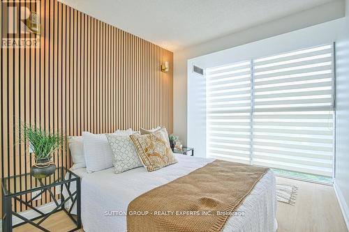 713 - 35 Trailwood Drive, Mississauga, ON - Indoor Photo Showing Bedroom
