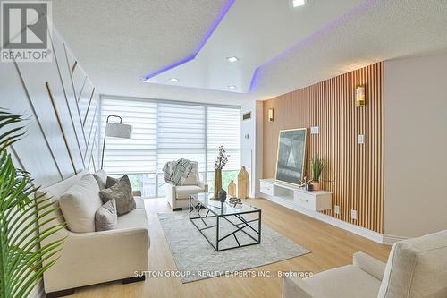 713 - 35 Trailwood Drive, Mississauga, ON - Indoor Photo Showing Living Room