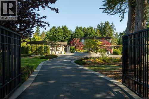 5605 Parker Ave, Saanich, BC - Outdoor