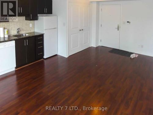 220 - 2035 Sheppard Avenue E, Toronto, ON - Indoor Photo Showing Kitchen