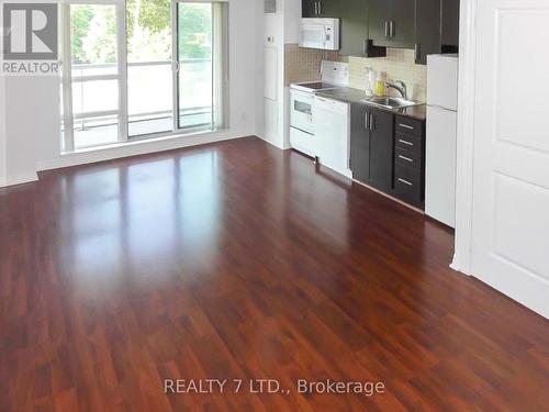 220 - 2035 Sheppard Avenue E, Toronto, ON - Indoor Photo Showing Kitchen