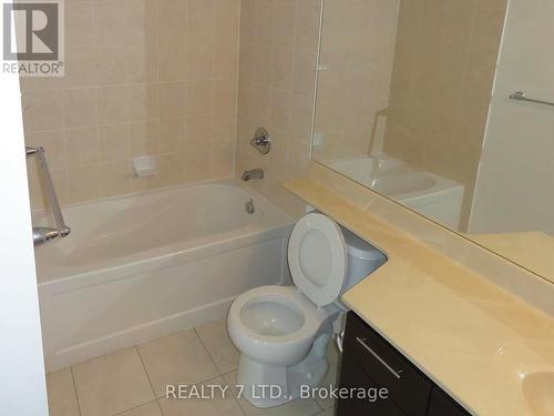 220 - 2035 Sheppard Avenue E, Toronto, ON - Indoor Photo Showing Bathroom