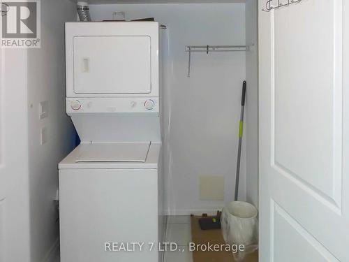 220 - 2035 Sheppard Avenue E, Toronto, ON - Indoor Photo Showing Laundry Room