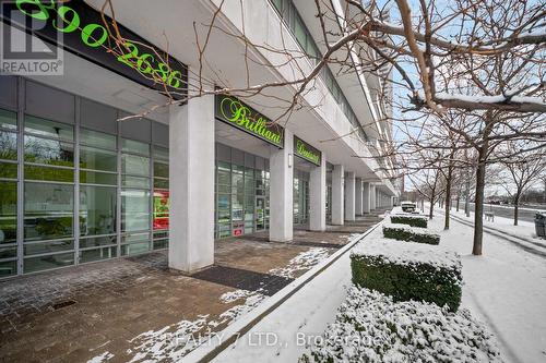 220 - 2035 Sheppard Avenue E, Toronto, ON - Outdoor